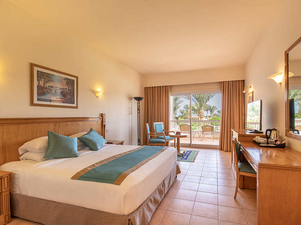 05 Deluxe Room