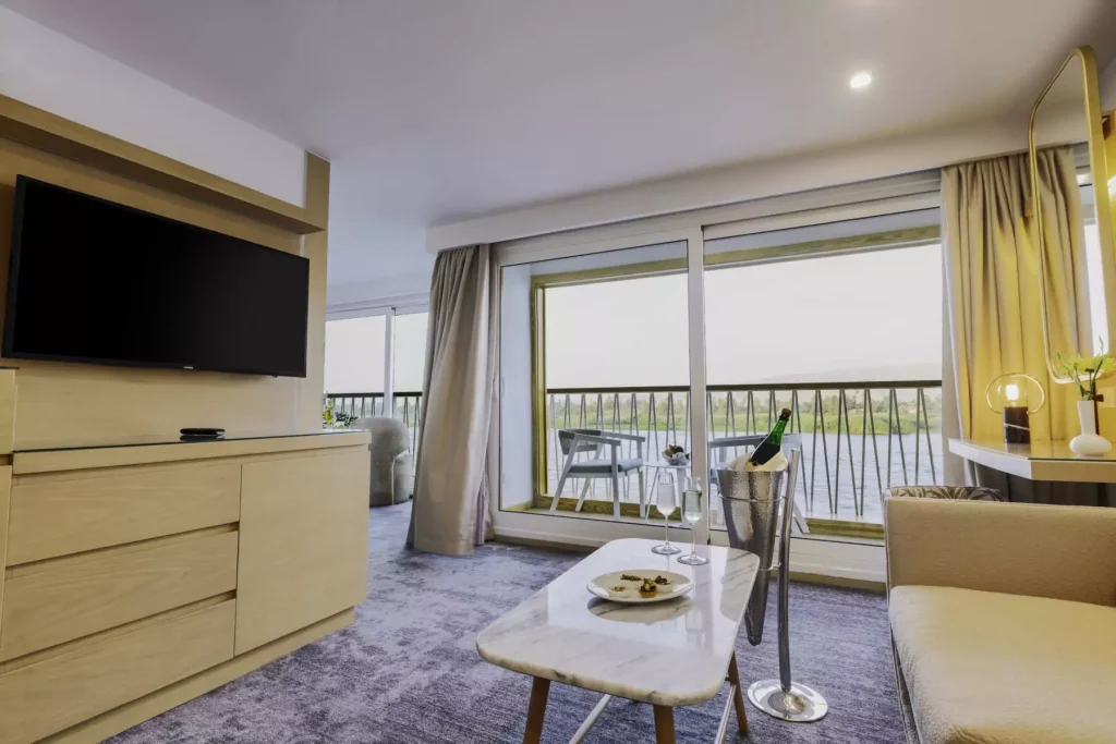 Deluxe Suite 3