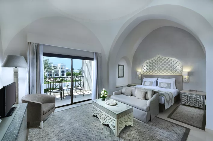 Deluxe Suite Queen Bed Sea View