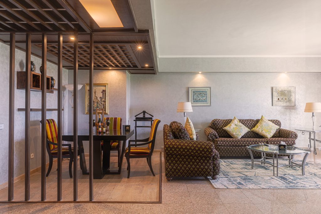 Executive Suite 445 8