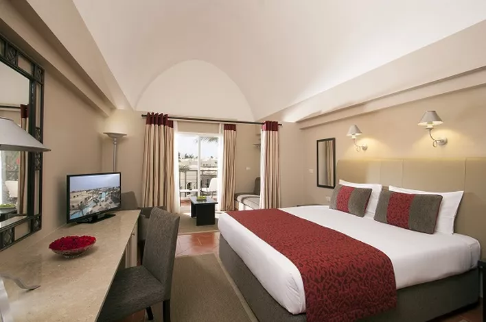 Family Queen or Twin Bed Partial Sea View