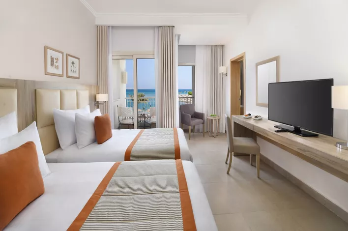 Family Suite Queen Bed Garden or Pool or Sea View