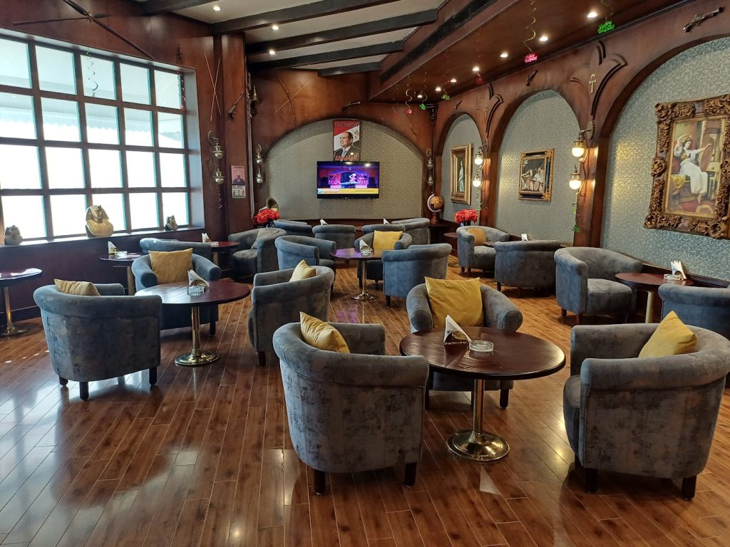 KING TUT LOUNGE