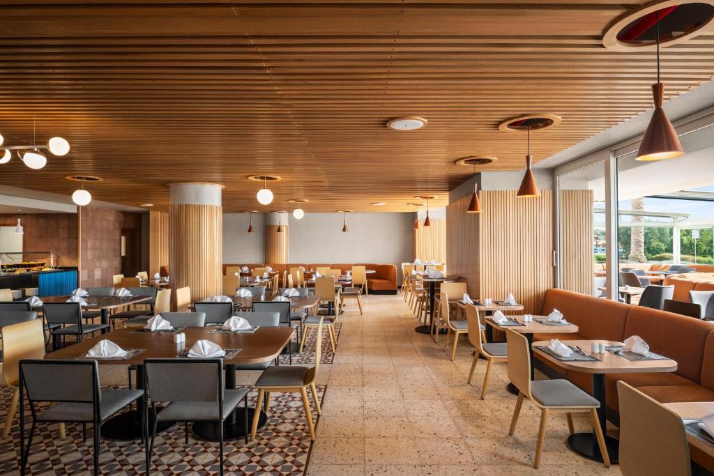 RESTAURANT 24