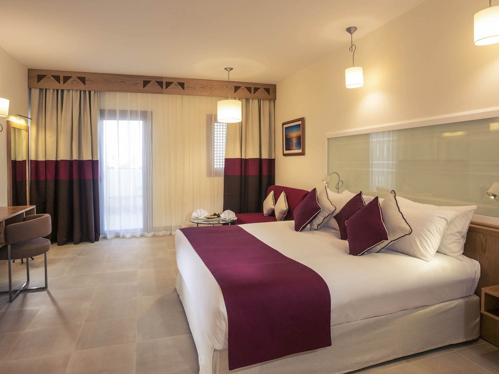 Superior Room with 1 double bed Garden side 1